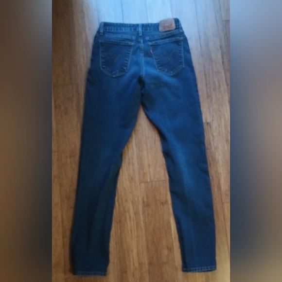 Womens size 27 Levi Jeans - Picture 2 of 3